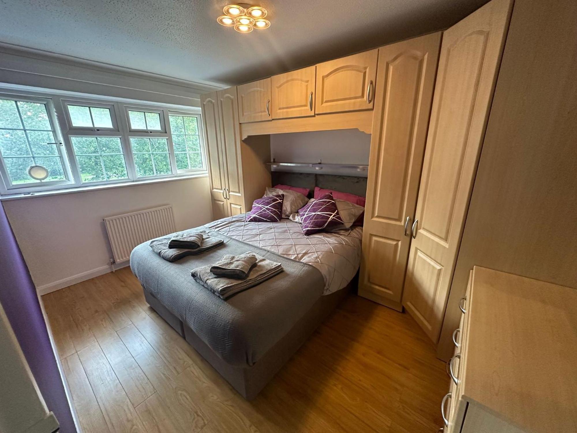 Rooms In Stylish House ミルトン・ケインズ エクステリア 写真