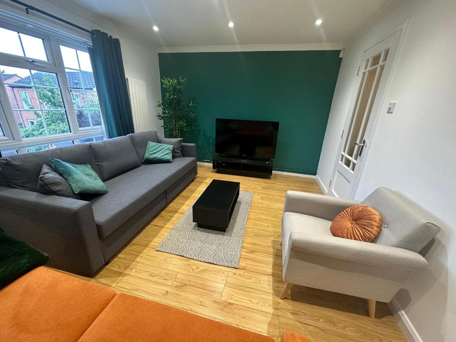 Rooms In Stylish House ミルトン・ケインズ エクステリア 写真